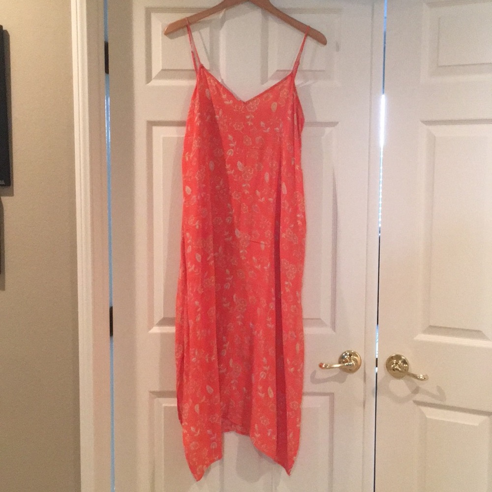 Dress with side pockets